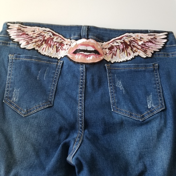 Distressed Stretchy Blue Jean with Back Embroidered Lips Wings Decor Large New - Picture 7 of 10